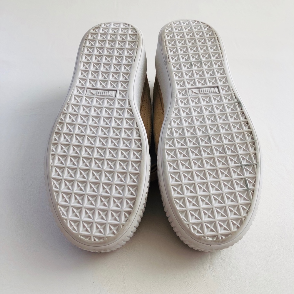 NWOT PUMA CREAM SUEDE SNEAKERS - Picture 7 of 7